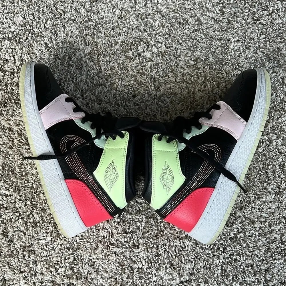 Nike Air Jordan 1 Kids Youth Mid SE Glow-In-The-Dark (GS) Sneakers